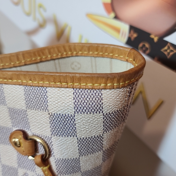 Louis Vuitton Neverfull MM - Picture 11 of 12